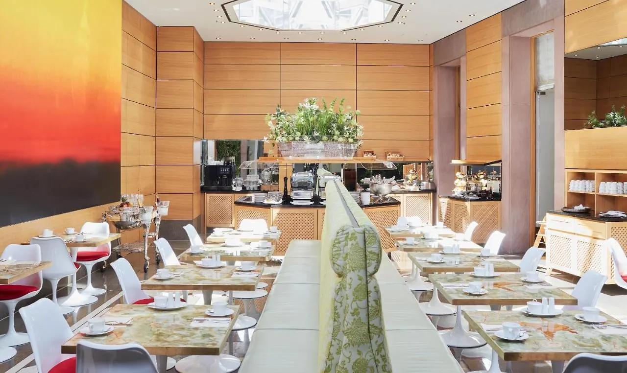 Living Hotel De Medici Düsseldorf 4*,