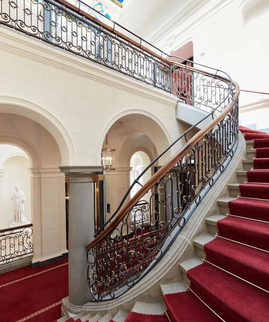 Living Hotel De Medici Düsseldorf 4*,